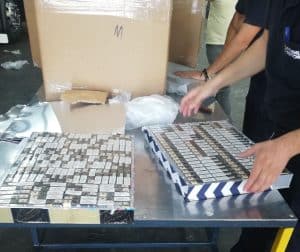 Контрабандни цигари, опаковани като подаръци, задържаха митническите служители на МП Капитан Андреево